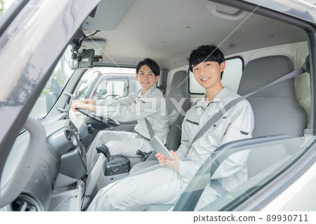 Young male truck driver and staff 89930711
