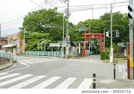 交叉口前面=西 交叉口前面=西 89930716