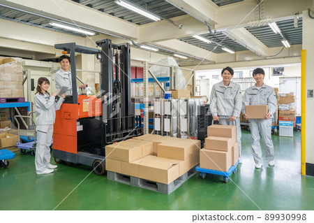 Portraits of young men and women working in distribution centers Portraits of young men and women working in distribution centers 89930998