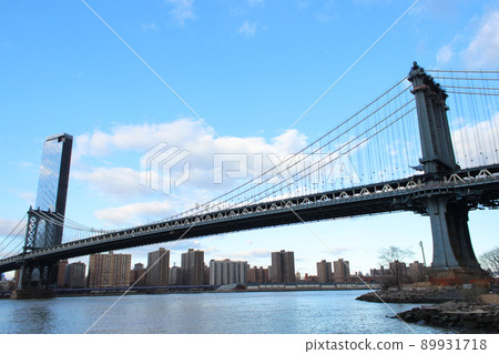 Manhattan Bridge in New York 89931718