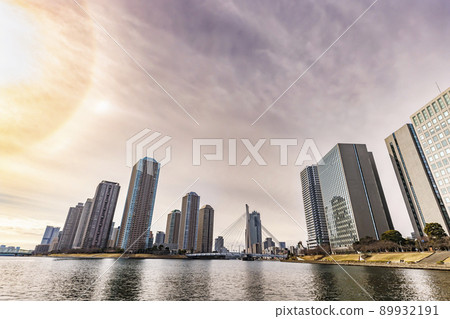 從一艘在東京河上航行的船看到的風景 89932191