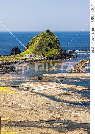 [新潟縣佐渡地質公園]由海底火山製成的神小岩 89932304
