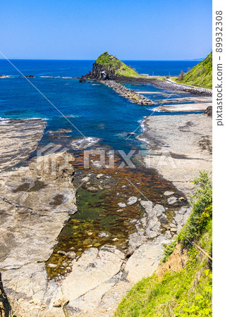 [新潟縣佐渡地質公園]由海底火山製成的神小岩 89932308