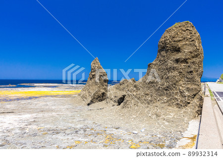 [Sado Geopark, Niigata Prefecture] Kuguriiwa made from submarine volcanoes 89932314