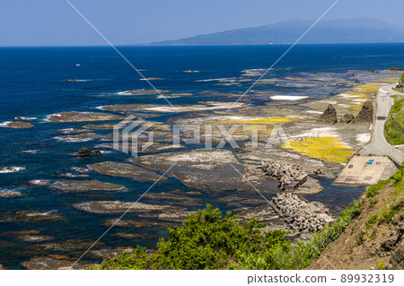 [Sado Geopark, Niigata Prefecture] Kuguriiwa made from submarine volcanoes 89932319
