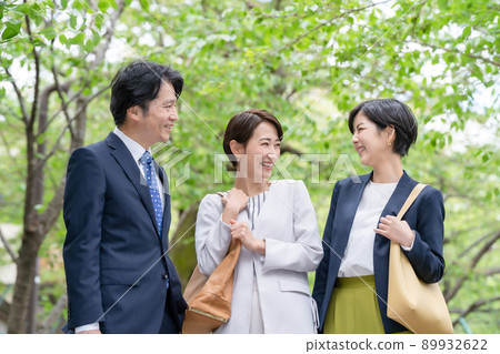 Business team fresh green 89932622