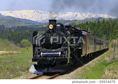 Fresh green Ban-Etsusai Line SL and Iide mountain range with remaining snow 89934879