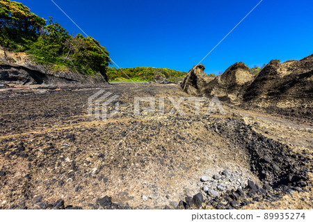 [新潟縣佐渡地質公園] 由海底火山構成的海岸線 宿根木 89935274