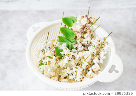 Ingredients for tempura: Black locust flowers Ingredients for tempura: Black locust flowers 89935359