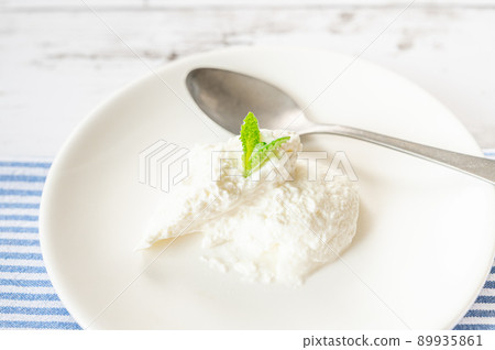 排出酸奶 排出酸奶 89935861