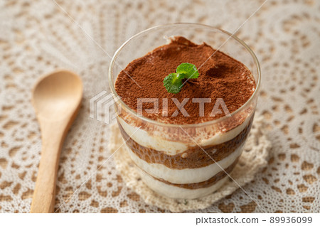 Tiramisu made with drained yogurt Tiramisu made with drained yogurt 89936099