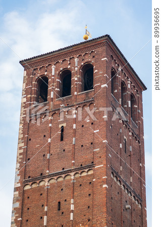 Nice view of Saint Ambrogio tower 89936695