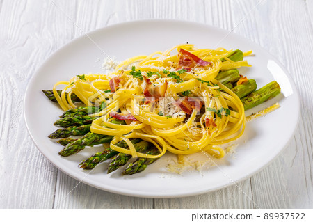 roasted asparagus with pasta, cheese, fried bacon roasted asparagus with pasta, cheese, fried bacon 89937522