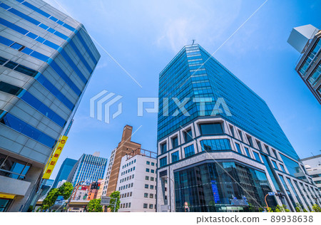 日本東京城市景觀,俯瞰茅場町站前廣場和 Kabutocho 的交匯處和 Kabutocho 的新地標“KABUTO ONE” 日本東京城市景觀,俯瞰茅場町站前廣場和 Kabutocho 的交匯處和 Kabutocho 的新地標“KABUTO ONE” 89938638