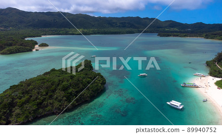 [Aerial view] Ishigaki Island Kabira Bay 89940752