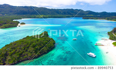 [Aerial view] Ishigaki Island Kabira Bay 89940753