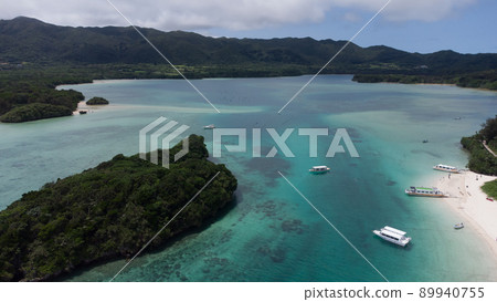 [Aerial view] Ishigaki Island Kabira Bay 89940755