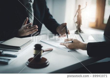 Law, Consultation, Agreement, Contract, Attorney or Lawyer holding a pen is consulting with a client to explain the pattern of answering questions before going to court to decide a lawsuit 89941071