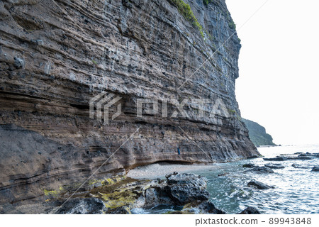 Great cliffs and beautiful beach on Ly Son Island, Quang Ngai Province, Vietnam Great cliffs and beautiful beach on Ly Son Island, Quang Ngai Province, Vietnam 89943848