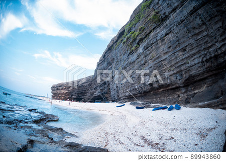 Great cliffs and beautiful beach  on Ly Son Island, Quang Ngai Province, Vietnam 89943860