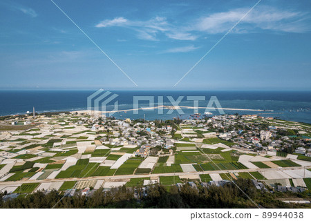 high view from Thoi Loi Mountain, fishing village and garlic fields at Ly Son island, Quang Ngai Province, Viet Nam 89944038