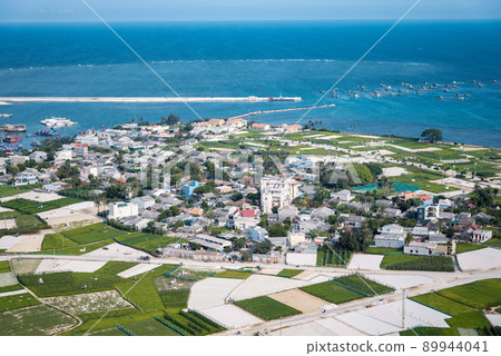 high view from Thoi Loi Mountain, fishing village and garlic fields at Ly Son island, Quang Ngai Province, Viet Nam 89944041