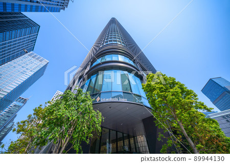 摩天大樓/常盤橋塔=日本東京“五福橋”十字路口前的大手町 89944130