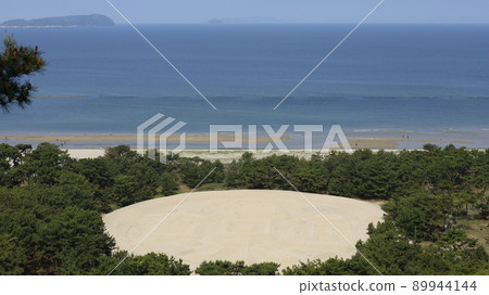 Zengata sand painting seen from the Zengata observatory in Kanonji City, Kagawa Prefecture 89944144