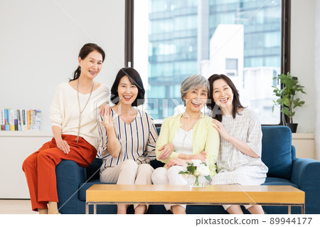 Middle Women's Women's Association 89944177