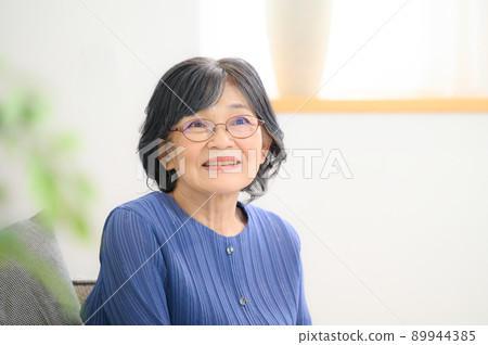 年邁的祖母 89944385