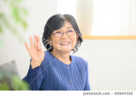 老奶奶揮手 老奶奶揮手 89944388