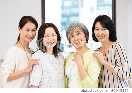 中年婦女 89945171