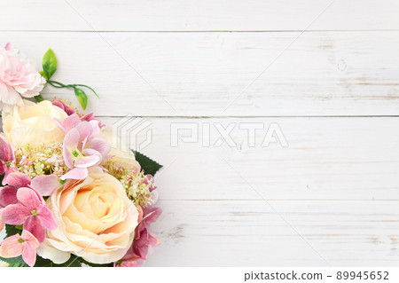 玫瑰、繡球花和康乃馨花束 89945652