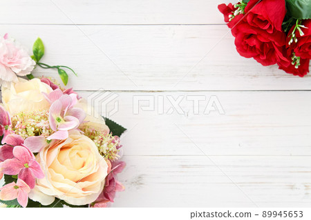 一束玫瑰和繡球花和一束紅玫瑰 89945653