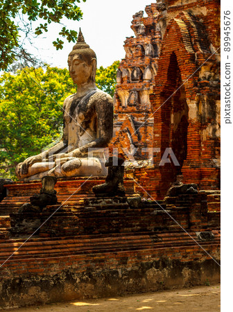 Old Buddha head ancient Old Buddha head ancient 89945676