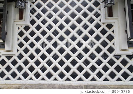 Namako wall (Namako wall) One of the traditional Japanese house construction methods found in the city of Matsumoto Namako wall (Namako wall) One of the traditional Japanese house construction methods found in the city of Matsumoto 89945786