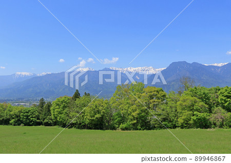 5月從山腳看到的安曇野北阿爾卑斯山 89946867