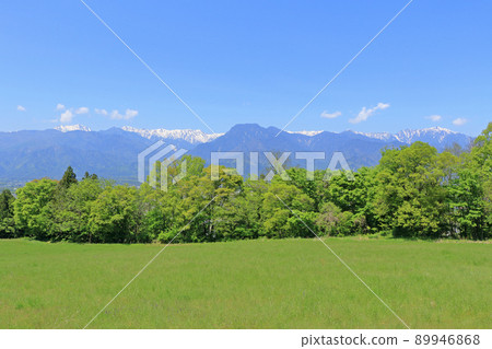 5月從山腳看到的安曇野北阿爾卑斯山 89946868