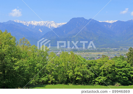 5月從山腳看到的安曇野北阿爾卑斯山 89946869