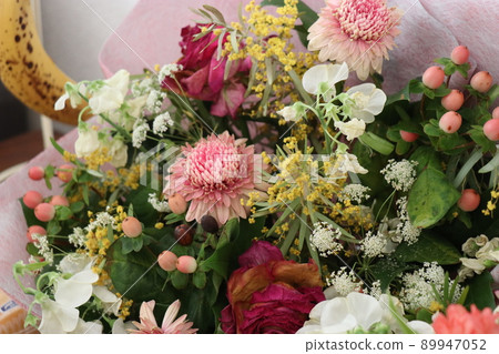 Withered flowers, retirement celebration Withered flowers, retirement celebration 89947052