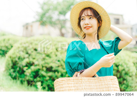 夏季女性形象 89947064