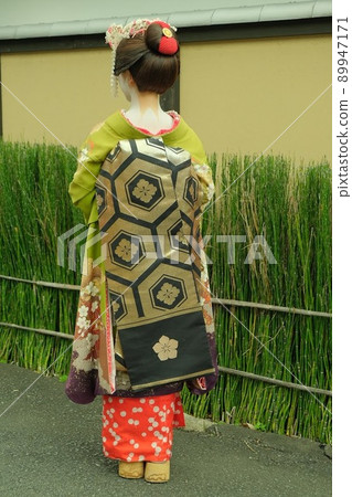 Back view of Kyoto Maiko Back view of Kyoto Maiko 89947171