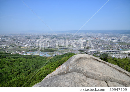 Koyasan (viewing the city of Osaka from Kannoniwa) [Katano City, Osaka Prefecture] 89947509