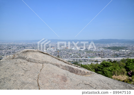 Koyasan (viewing the city of Osaka from Kannoniwa) [Katano City, Osaka Prefecture] 89947510