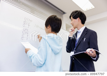 Cram school whiteboard 89947797