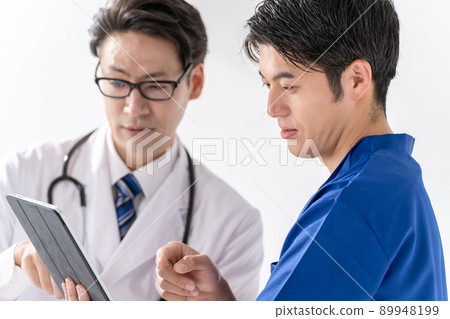 Medical image doctor think 89948199