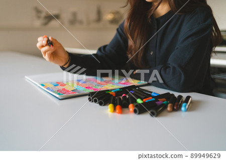 Marker pen and student 89949629