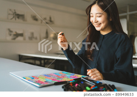 Marker pen and student 89949633