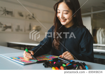 記號筆和學生 89949634