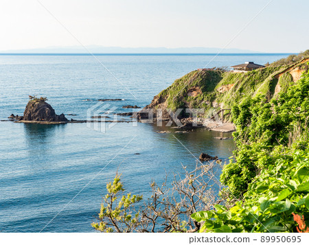 Beautiful view of the Sea of Japan in early summer, calm sea and cape 89950695